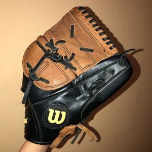 WILSON SOFTBALL WOMEN GLOVE